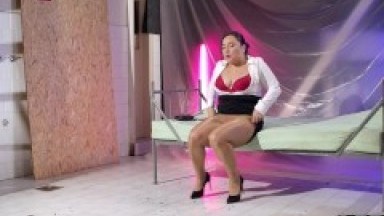 VIP4K. Mature Mrs. Boss is masturbating during her lunch break and fucking a stranger electrician